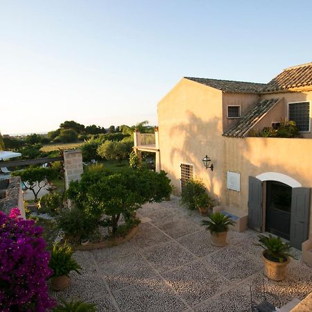 Baglio Sant'Andrea Bed and Breakfast Valderice Exteriör bild
