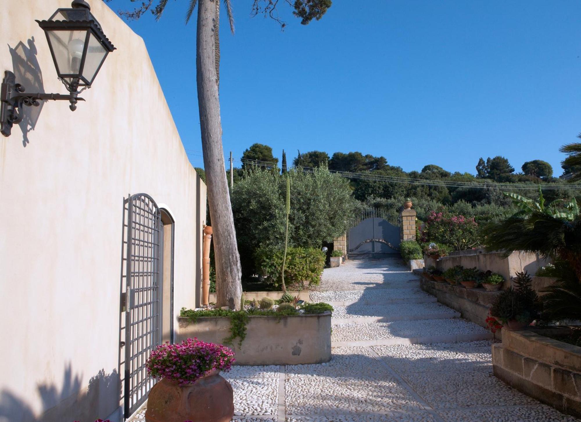 Baglio Sant'Andrea Bed and Breakfast Valderice Exteriör bild