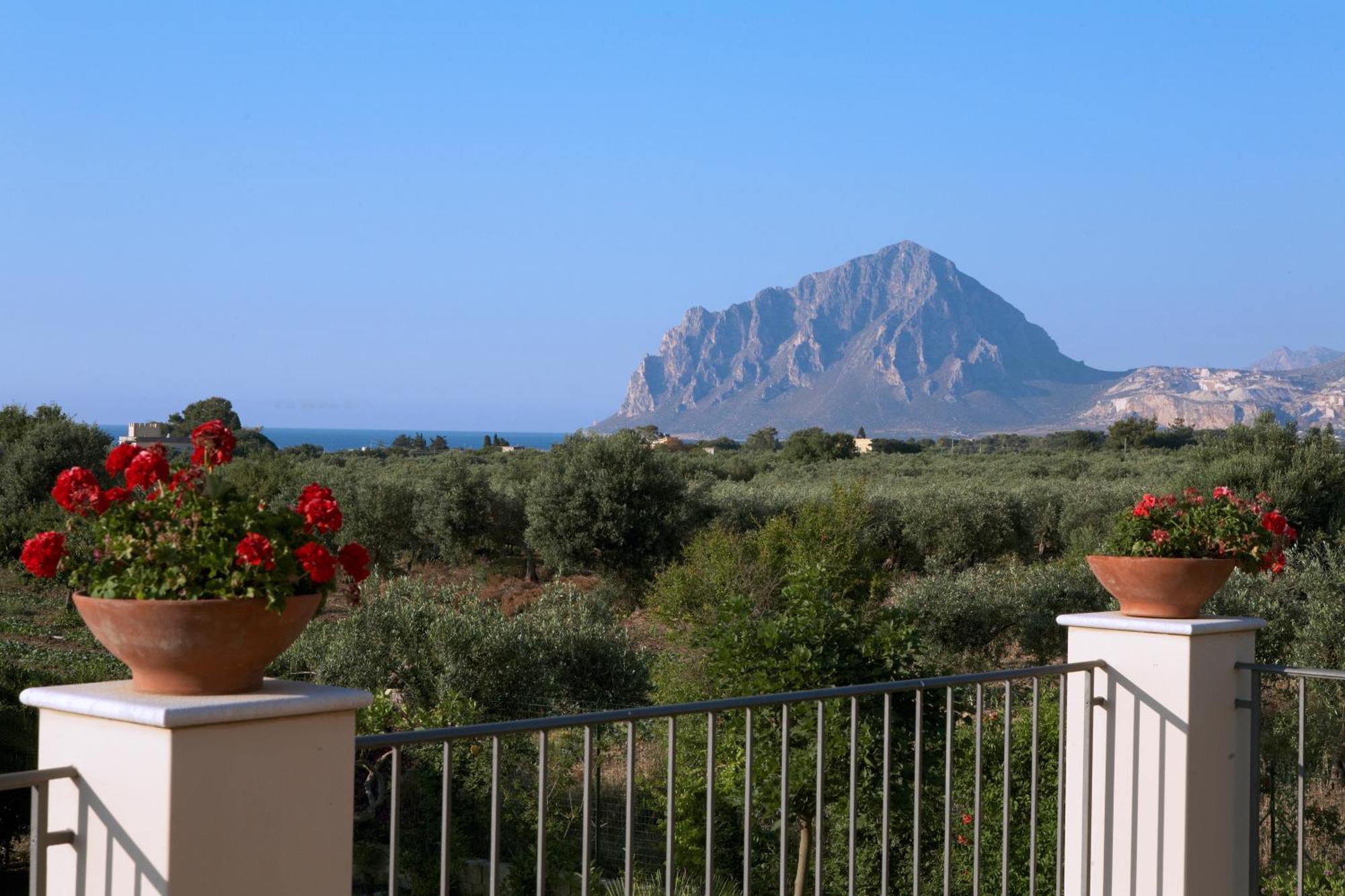 Baglio Sant'Andrea Bed and Breakfast Valderice Exteriör bild