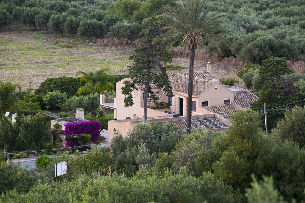 Baglio Sant'Andrea Bed and Breakfast Valderice Exteriör bild