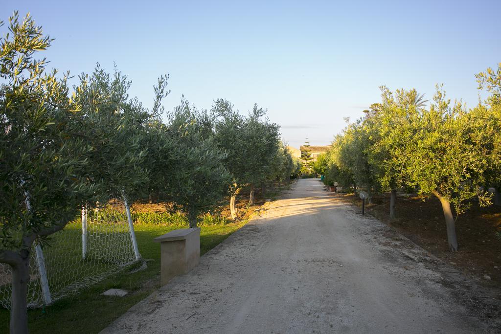 Baglio Sant'Andrea Bed and Breakfast Valderice Exteriör bild