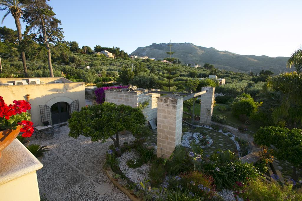 Baglio Sant'Andrea Bed and Breakfast Valderice Exteriör bild
