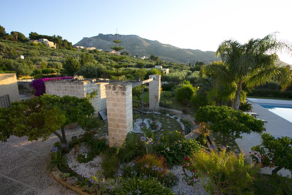 Baglio Sant'Andrea Bed and Breakfast Valderice Exteriör bild