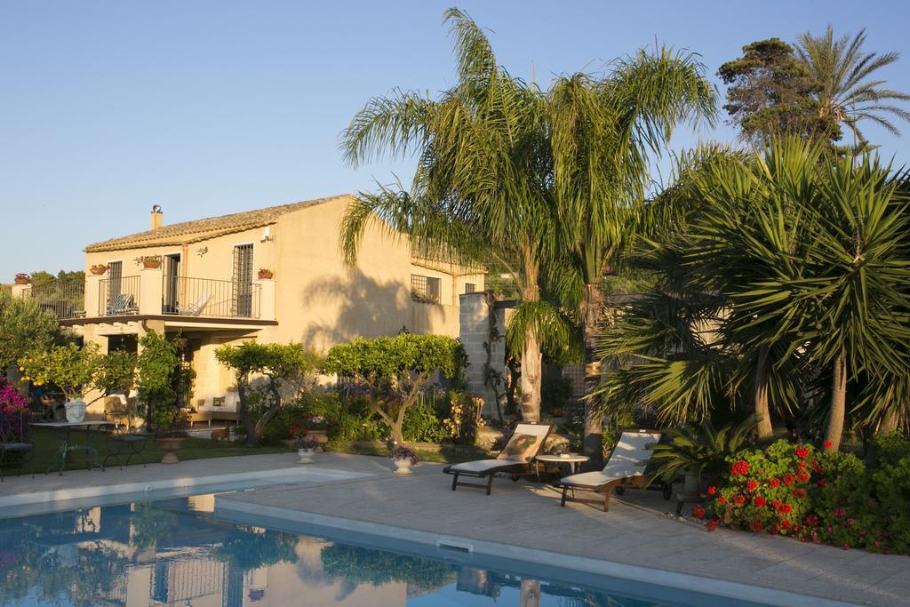 Baglio Sant'Andrea Bed and Breakfast Valderice Exteriör bild
